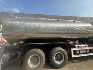 Camion-<span class=keywords><strong>citerne</strong></span> spécial Runli/6x4 	 Camion de transport de liquides/<span class=keywords><strong>citerne</strong></span> de matières dangereuses - Product Image 3