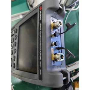 Analyseur de micro-ondes portable Keysight N9936A FieldFox 100 kHz à 14 GHz en stock xgeqpt - Product Image 3
