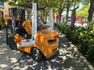 TCM <b>Used</b> Forklift Original Japan 2.5 Ton Diesel Fuel with Gearbox and Motor - Product Image 4