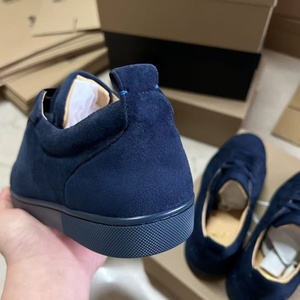 Zapatos Deportivos de Diseño de Lujo con Suela Roja, Parte Superior de Cuero Escarchado, Estilo Casual para Caminar, Zapatos Deportivos para Hombre y Mujer - Product Image 4