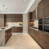 Armoire de rangement de cuisine moderne minimaliste carrée en MDF laqué sur mesure avec comptoir et évier en marbre