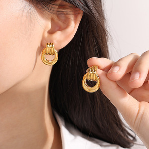 Pendientes geométricos con diseño de hilo irregular dorado para mujer, joyería de moda - Product Image 4