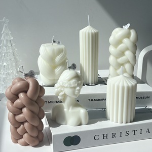 Bougie artisanale en cire de soja tressée torsadée, décorative, moderne, pour la décoration de table, cadeau pour la maison. - Product Image 1
