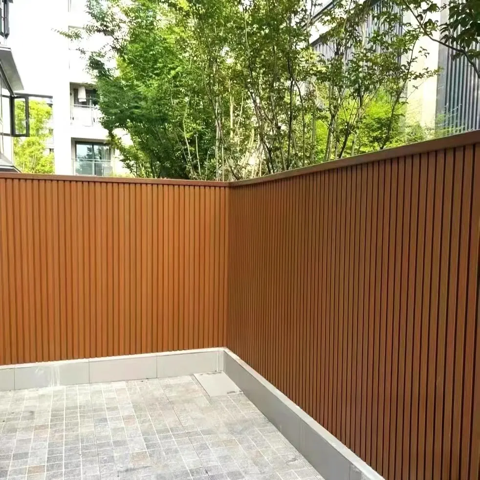 Impermeabile resistente UV giardino WPC pannello recinzione prezzo di fabbrica facile installazione WPC composito scherma marrone