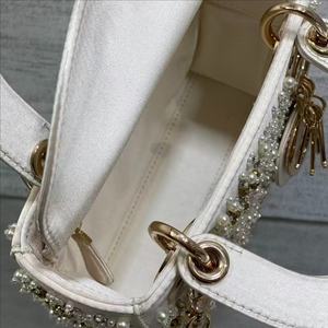 Bolso de Cuero Vacuno de Diseño, Hecho a Mano y Personalizado, Producción en 5 Días, Elegante Bolso de Mano con Asa Superior - Product Image 5