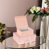Grande boîte cadeau magnétique de luxe avec logo personnalisé Boîtes pliantes rigides en carton dur ruban rose pour l'emballage de robes
