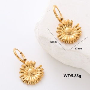 Personalized Design Daisy Flower Necklace Stainless Steel Green Natural Stone Leaves Drop Hoop Earrings Opal Jewelry 18k Earring - Product Image 5