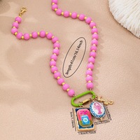 Collier artisanal Haomi pour l'été, avec pendentif coloré en forme de petit poisson, étoile de mer, coquillage et poisson tropical, orné de perles