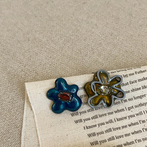 Trendy Irregular Flower Zircon Studded Earrings Vintage <b>Light</b> Luxury Personalized Stud Earrings Jewelry for Women - Product Image 3