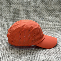 Casquette de course en maille de nylon unie, non structurée, à visière courte, 5 panneaux, avec trous découpés au laser, style camper, pour l'entraînement, avec fermeture ajustable