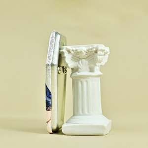 Pin de Metal Personalizado con Logotipo, Diseño de Ataúd, Doble Barra Reflectante, Base de Hojalata - Product Image 3
