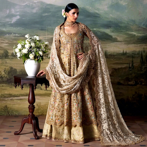 Robe de mariée brodée style A-Line avec lehenga choli, dupatta en résille, manches longues, ornée de perles florales, longueur ras du sol, pour cérémonie - Product Image 1