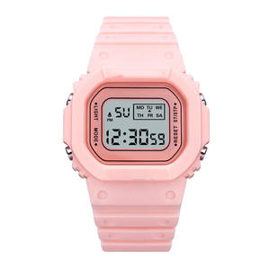 Hot <span class=keywords><strong>Matcha</strong></span> Green Petite Montre Carrée Étudiants Adolescents Sports de Plein Air Étanche Multifonctionnel LED Montre Électronique - Product Image 2