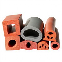 Bande d'étanchéité en silicone expansé thermo-isolante résistante aux hautes températures, moulée sur mesure pour les portes de sortie d'air des fours de machines de revêtement
