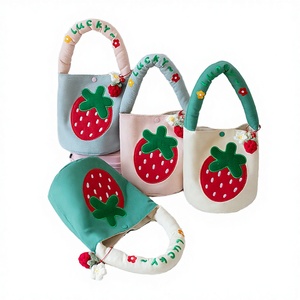 Bolso de Hombro Grande de Lona con Diseño de Fresas de Dibujos Animados para Verano, Bolso Tote Boho para Mujer, Gran Capacidad, Cierre Suave con Botón - Product Image 2