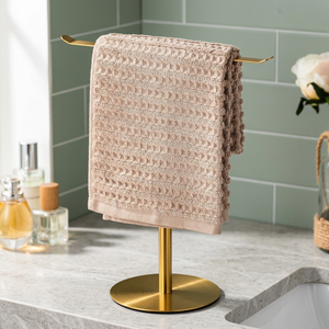 Toallero minimalista de latón independiente con 1 barra para uso en el baño - Product Image 5