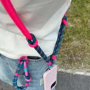 Lanière courte tressée créative détachable anti-perte pour téléphones portables et porte-clés – Nœuds colorés en polyester durable - Product Image 3
