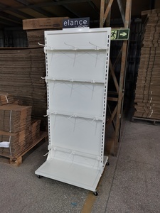 Porta appendiabiti in metallo per negozio al dettaglio - Product Image 3