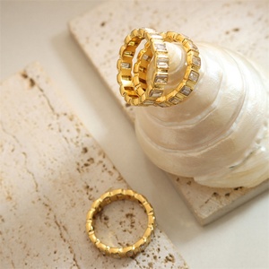 Anillo Redondo Chapado en Oro, Anillo de Acero Inoxidable con Circonita, Producto en Oferta - Product Image 5