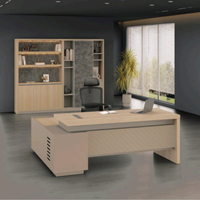 Bureau de travail compact et économique, facile à nettoyer, avec compartiment de rangement ouvert, idéal pour les petits bureaux et l'équipement quotidien du personnel.