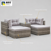 Ensemble de meubles de patio modulaires 5 pièces en rotin PE, 2 chaises, 2 ottomanes, table d'appoint en verre capitonnée