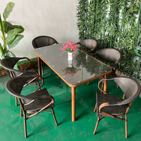 Chaise de salle à manger d'extérieur en rotin blanc, plastique, bois et aluminium pour mobilier de jardin et ensemble de café en plein air, idéale pour le dropshipping