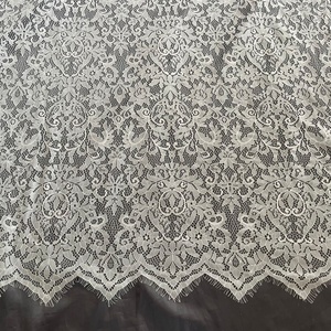 Tessuto <span class=keywords><strong>in</strong></span> <span class=keywords><strong>Pizzo</strong></span> Chantilly Francese all'Ingrosso Economico <span class=keywords><strong>con</strong></span> <span class=keywords><strong>Bordo</strong></span> Ondulato Stile Elegante Alta Qualità 100% Poliestere per Borse - Product Image 2