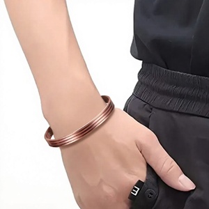 Bracelet de bien-être artisanal en cuivre pur, motif chaîne tressée, luxe fait main, personnalisable, bijou poli miroir - Product Image 1