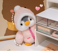 Peluche de Noël artisanale en forme de pingouin avec chapeau