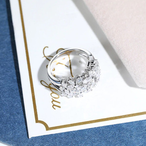 Anello con Design a Petali di Fiore, Elegante Anello da Dito per Donne - Product Image 6