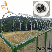Fil barbelé galvanisé et fil barbelé en acier inoxydable de Chine pour la sécurité anti-escalade, idéal pour les clôtures de périmètre et les murs de séparation.