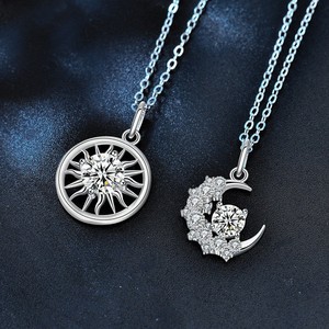 Set Collana Romantica per Coppie 2026 all'Ingrosso, Collana con Pendente Sole e <span class=keywords><strong>Luna</strong></span> in <span class=keywords><strong>Argento</strong></span> Sterling con Moissanite Colore <span class=keywords><strong>D</strong></span>, alla Moda, per Coppie - Product Image 2