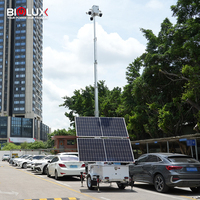 Tour de surveillance solaire mobile sur remorque avec système de câblage intégré et boîtier de vidéosurveillance rotatif pour chantier à distance