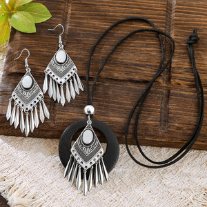 Ensemble collier et boucles d'oreilles à pompons bohèmes pour femmes, en alliage plaqué argent antique, bijoux de fête, accessoires de mode - Product Image 4