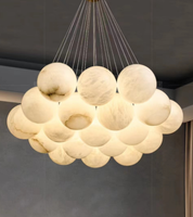 Lustre moderne de luxe rond en cuivre massif avec boule en albâtre naturel, hauteur réglable, lumière blanche chaude, luminaire suspendu pour cuisine à plafond haut