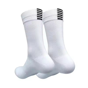 Chaussettes de cyclisme en maille à séchage rapide – Durables, mi-mollet, respirantes pour la course, l'entraînement et les sports de plein air - Product Image 2