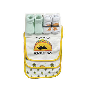 Neuestes Design Neugeborenen-Fütterungszubehör Mädchen Junge Lätzchen 3 Stück und Krabbelsocken für Babys 2 Paar Set für Puppen - Product Image 4