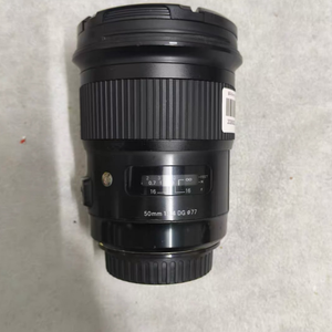 Objectif <span class=keywords><strong>Sigma</strong></span> 35mm f/1.4 Art EF d'occasion — Légende du portrait, grande ouverture f/1.4 avec bokeh crémeux, excellent état ! - Product Image 3