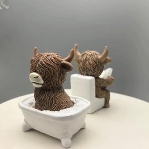 Creative Highland Cow Statue Ornament New Home and Bathroom Desktop Resin Figure for Christmas Holiday Decoration - Product Image 6