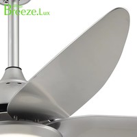 Ventilador de techo con motor silencioso de diseño tradicional con luz LED y control remoto, flujo de aire fuerte, acabado blanco y plateado para uso doméstico