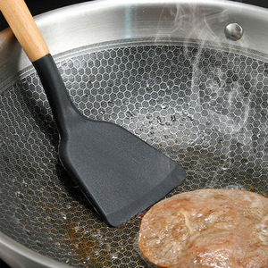 Juego de utensilios de cocina de 12 piezas con mango de madera de colores, utensilios de silicona de siete colores, kit esencial de suministros de cocina - Product Image 3