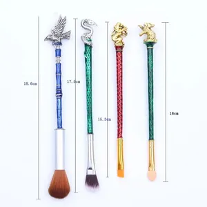 고품질 만화 디자인 4pcs 마술 지팡이 메이크업 브러쉬 아이섀도우 느슨한 파우더 블러셔 하이라이트 메이크업 브러쉬 세트