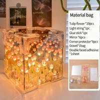 Veilleuse Tulipe Cube Rubik's Fait Main Matériaux DIY Roses Cadeaux d'Anniversaire Saint-Valentin pour Petites Amies Lampe de Table Fleur de Tulipe LED