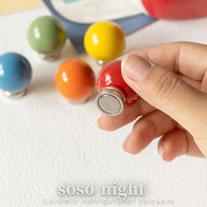 Aimants de réfrigérateur en forme de boule colorée Dopamine, crochets magnétiques à forte attraction, décoration créative pour panneau perforé - Product Image 5