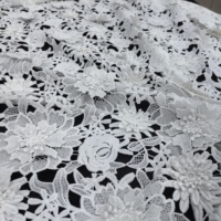 Nouveau design dentelle africaine soluble dans l'eau blanc cassé 3D à fleurs, tissu en dentelle filet française avec pierres, dentelle guipure à cordon