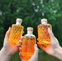 Mini bouteilles en verre de haute qualité pour l'aromathérapie de parfum de liqueur de whisky de vodka avec des bouchons de liège-50ml 100ml 150ml 200ml