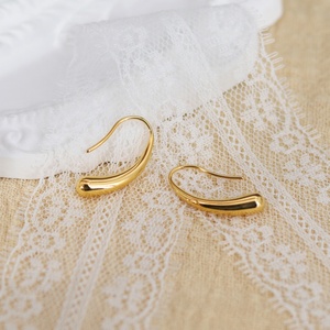 Pendientes Minimalistas de Acero Inoxidable con Baño de Oro de 18K en Forma de Gota de Agua con Cierres para Orejas, Joyería Moderna - Product Image 6