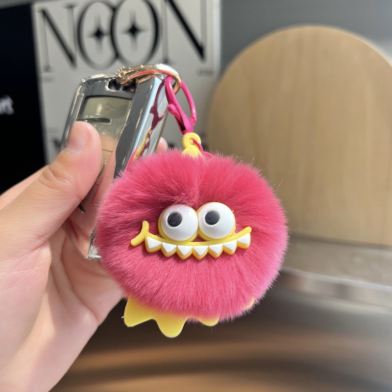売れました　真ん丸フェイスのLittle  Monster  イヤリング Cute Plush Little Monster Keychain - Creative Fur Ball