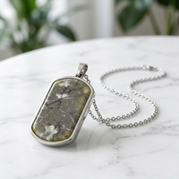 Pendentifs personnalisés en marbre vert olive naturel pour hommes, en acier inoxydable 316L, texture de pierre unique, vente en gros