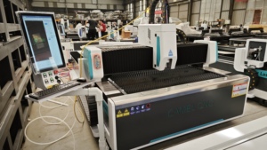 Machine de <span class=keywords><strong>découpe</strong></span> <span class=keywords><strong>laser</strong></span> CNC à fibre fabriquée <span class=keywords><strong>en</strong></span> Chine 6000*2000mm pour la <span class=keywords><strong>découpe</strong></span> de métaux <span class=keywords><strong>en</strong></span> acier - Product Image 2